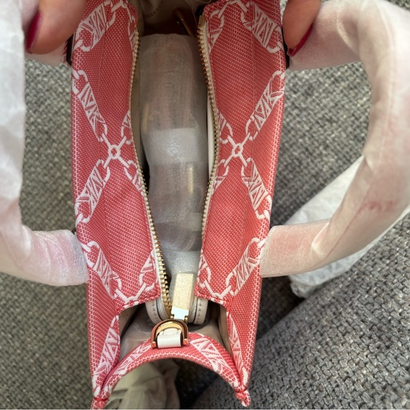 BNWT authentic Michael Kors Coral Crossbody Bag – Store Purchase (Not Outlet)! - Picture 5 of 16